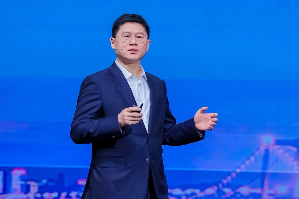 華為高級副總裁、ICT銷售與服務總裁 李鵬